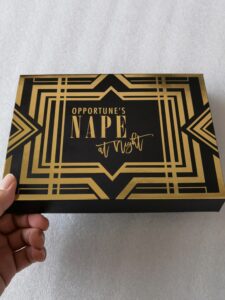 A hand is holding an open box of the opportunity 's vape it right